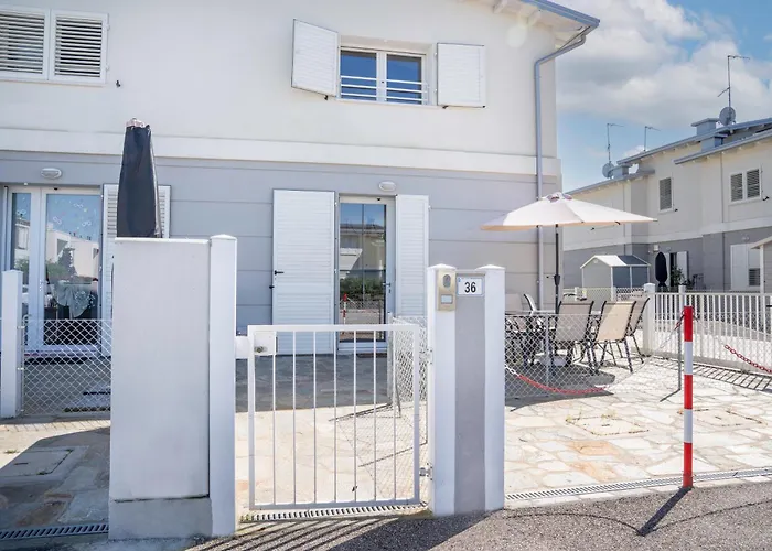 빌라 Guesthost - Ravenna Bright & Renewed Villino